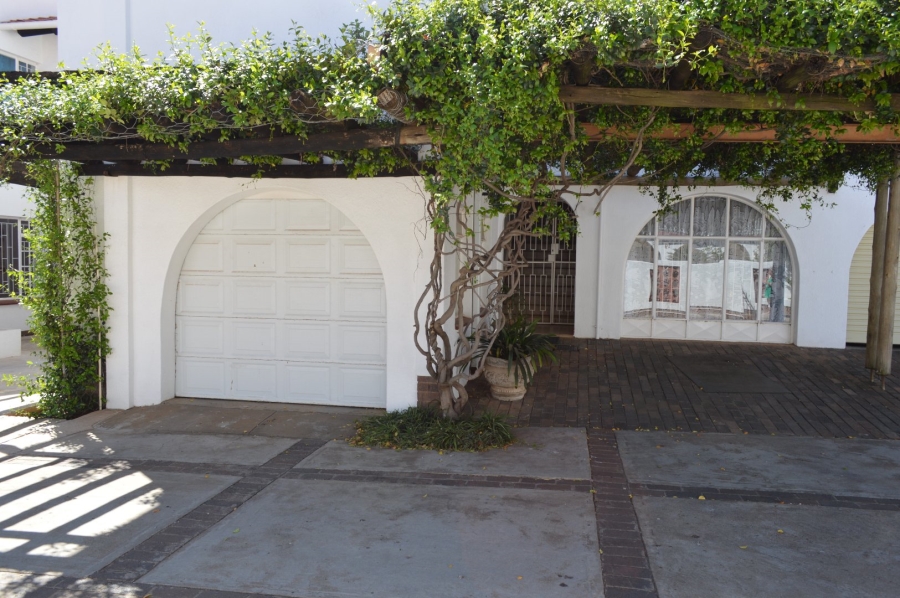 3 Bedroom Property for Sale in Flamwood North West